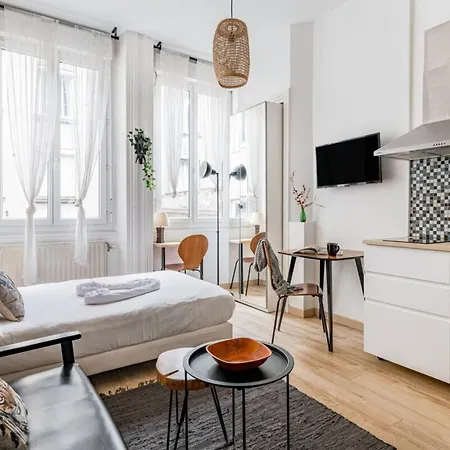 Beige Hospitalite - La Bohemienne - Central Proche Place Jean Jaures Saint-Etienne  Exterior photo